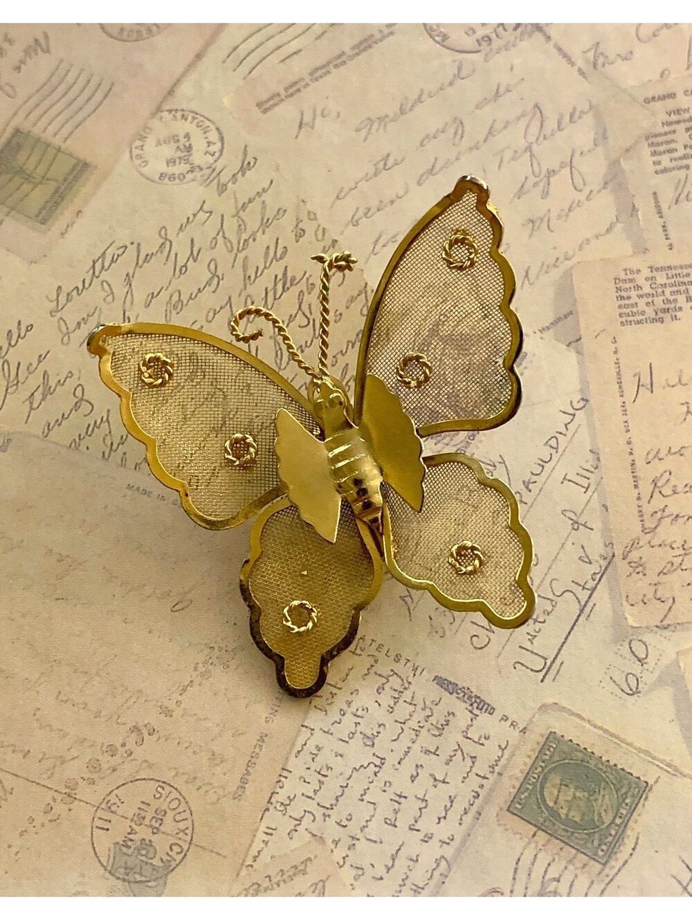 Vintage Elegant Gold Butterfly Brooch Pin with Delicate Mesh Wings